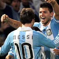 Aguero có thể “truất ngôi” Messi?