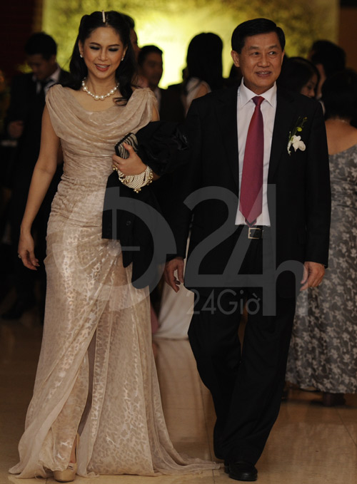 Hà Tăng bồi hồi nhớ 1 năm ngày cưới - 5