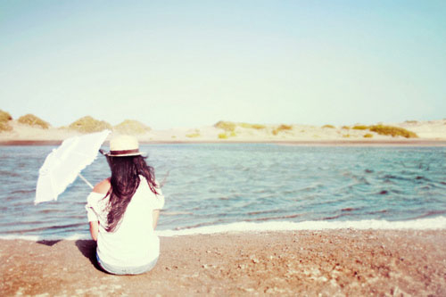 Thơ tình: Chỉ dám nhìn anh từ xa - 1