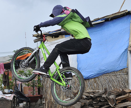 Hoài Linh bị phạt trong... nhà vệ sinh - 8