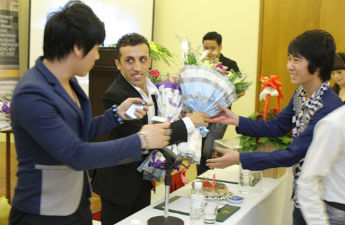 Trai Thổ Nhĩ Kỳ ra album “lạ” bằng tiếng Việt - 6