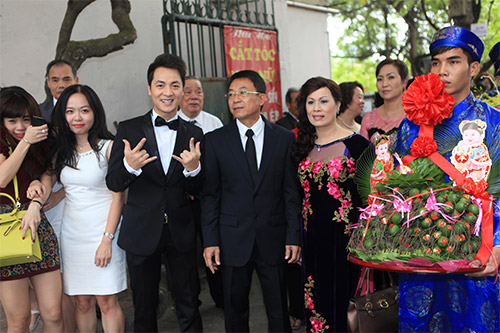 Đăng Khôi hôn vợ thắm thiết trong lễ đính hôn - 17