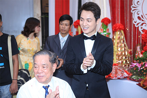 Đăng Khôi hôn vợ thắm thiết trong lễ đính hôn - 18