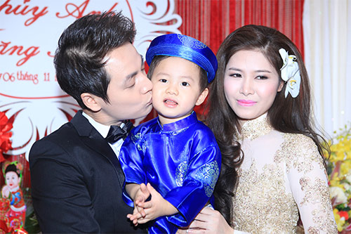 Đăng Khôi hôn vợ thắm thiết trong lễ đính hôn - 3