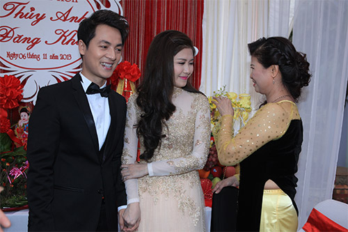 Đăng Khôi hôn vợ thắm thiết trong lễ đính hôn - 6