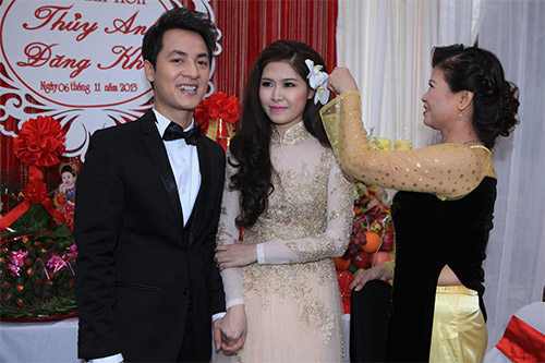 Đăng Khôi hôn vợ thắm thiết trong lễ đính hôn - 7