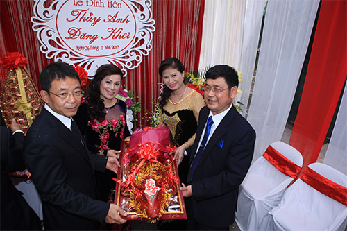 Đăng Khôi hôn vợ thắm thiết trong lễ đính hôn - 14