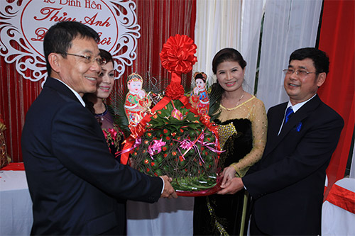 Đăng Khôi hôn vợ thắm thiết trong lễ đính hôn - 15