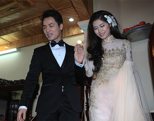 Đăng Khôi hôn vợ thắm thiết trong lễ đính hôn - 11