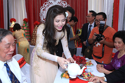 Đăng Khôi hôn vợ thắm thiết trong lễ đính hôn - 8