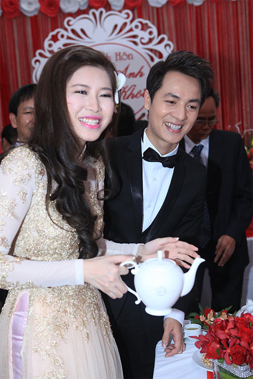 Đăng Khôi hôn vợ thắm thiết trong lễ đính hôn - 9
