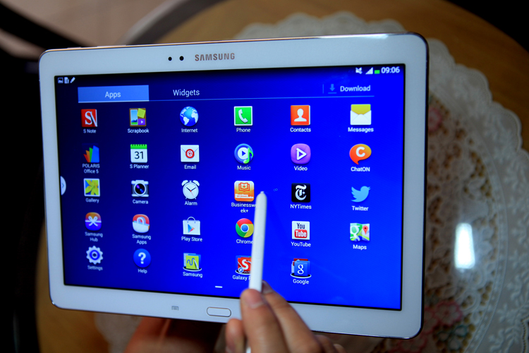 Samsung Galaxy Note là một dòng máy tính bảng cao cấp nhất của Samsung, nó có những ưu thế vượt trội so với dòng Galaxy Tab và được coi là đối thủ cạnh tranh chính của iPad ở phân khúc máy tính bảng cao cấp.
