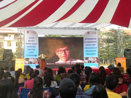 Slogan "lạ" về tình dục an toàn: BTC nhận lỗi - 2