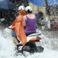 Tin tức trong ngày - Áp thấp tan nhưng vẫn gây mưa diện rộng