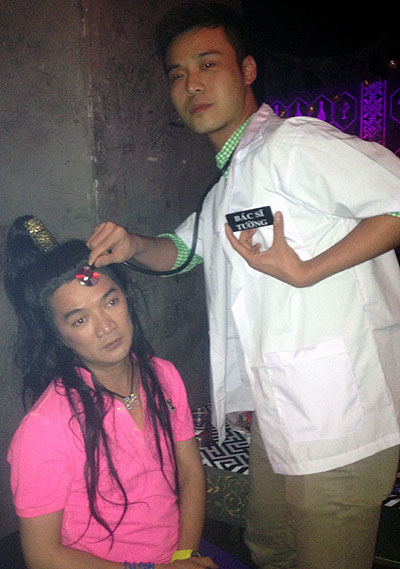 Mr Đàm: Càng thanh minh càng hứng đá - 2