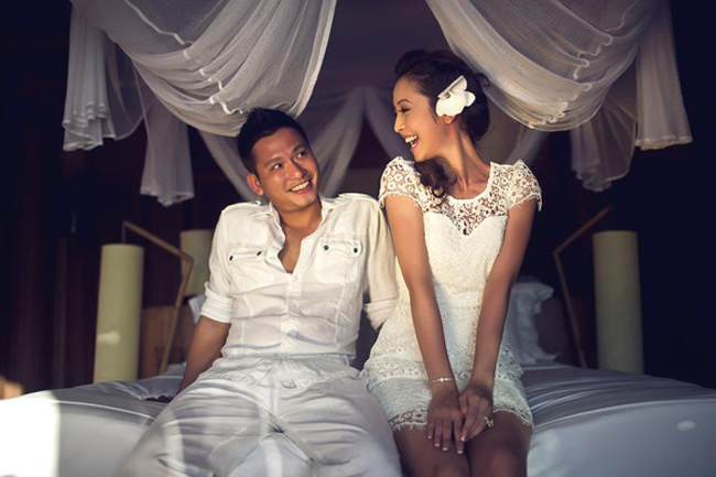 Jennifer Phạm cùng chú rể mới từng khoe bộ ảnh cưới vô cùng lãng mạn của mình.
