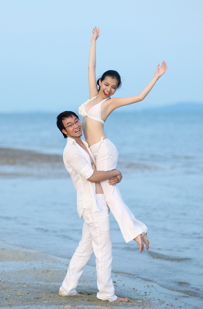 Hoa hậu Thùy Lâm cũng là một trong những sao Việt sở hữu bộ ảnh cưới thu hút sự quan tâm của độc giả
