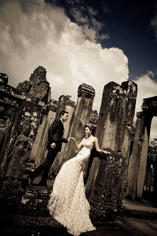 Siêu mẫu Vương Thu Phương cùng chồng thực hiện bộ ảnh cưới đẹp tại đất nước chùa tháp - Campuchia
