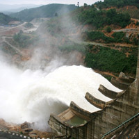 Tin tức trong ngày - Huế: Thủy điện đồng loạt xả lũ, nhiều nơi bị nhấn chìm