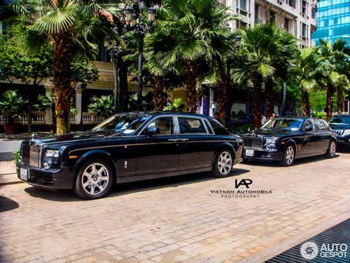 Rolls-Royce Phantom Rồng dạo phố Sài Gòn - 1