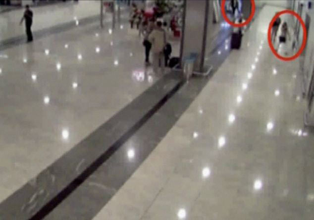 Thổ Nhĩ Kỳ: Mẹ rao bán con 4 tháng tại sân bay - 3