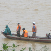 Tin tức trong ngày - Thi thể thầy hiệu trưởng trôi xa 6km