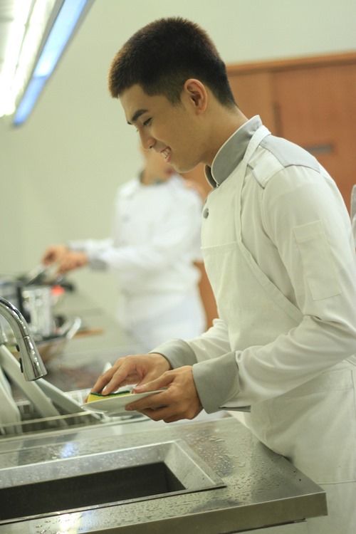 Will thích thú được rửa chén trong phim mới - 3