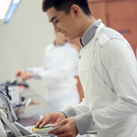  - Will thích thú được rửa chén trong phim mới