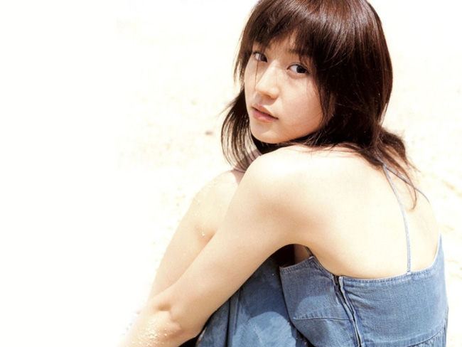 Nagasawa Masami sinh năm 1987 là một nữ diễn viên kiêm người mẫu người Nhật Bản.
