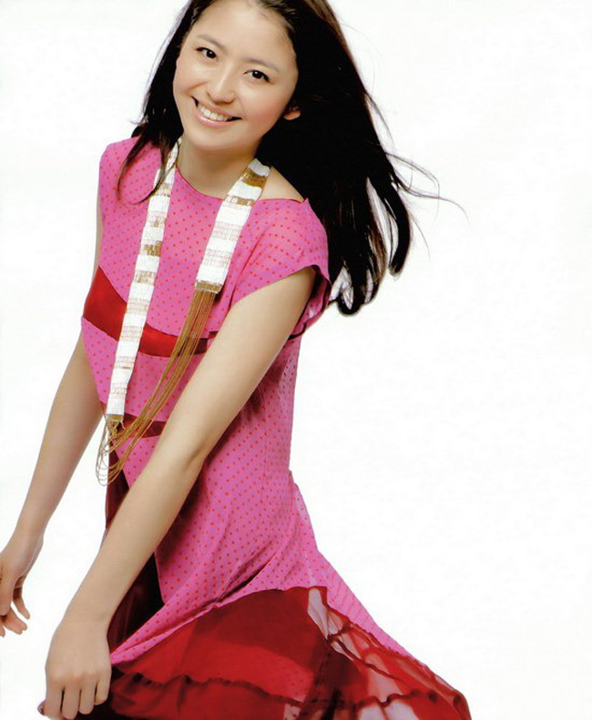 Năm 2006, cô đoạt danh hiệu Nữ diễn viên được yêu thích nhất do tạp chí Oricon Style bình chọn.


