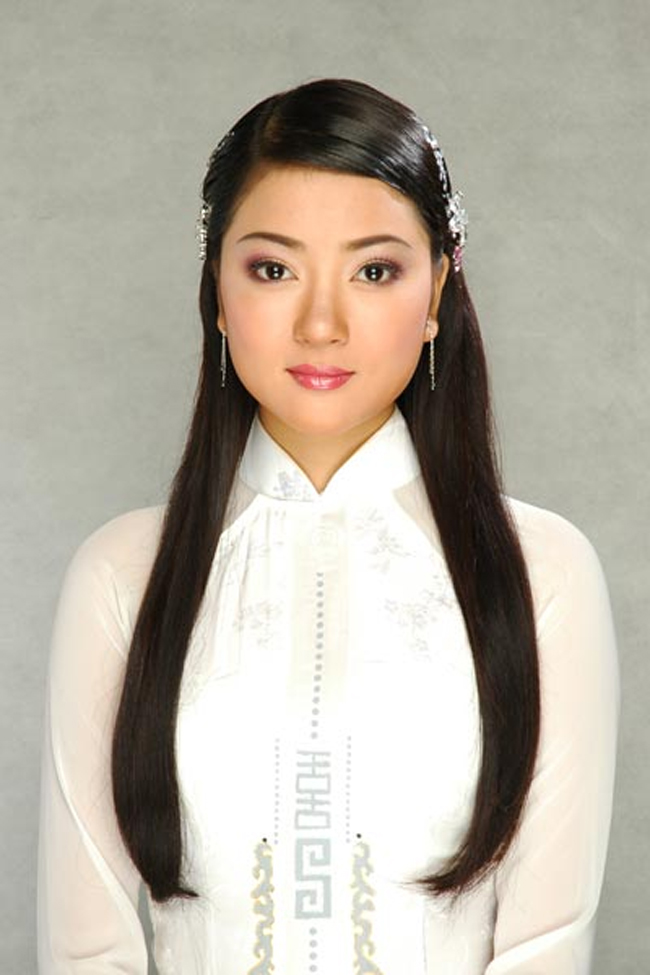 Vẻ đẹp thuần Á Đông đưa Nguyễn Thị Huyền tiến vào top 15 của cuộc thi Hoa hậu thế giới. 
