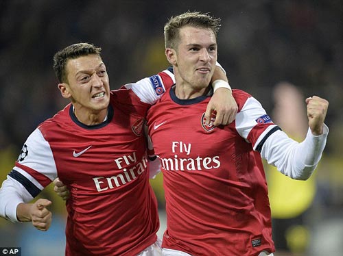 Moyes “chê” Ozil, Wenger vẫn nhớ Persie - 1
