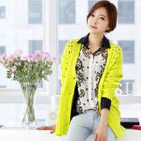 Xu hướng thời trang - Trải nghiệm với áo khoác xanh neon mùa này