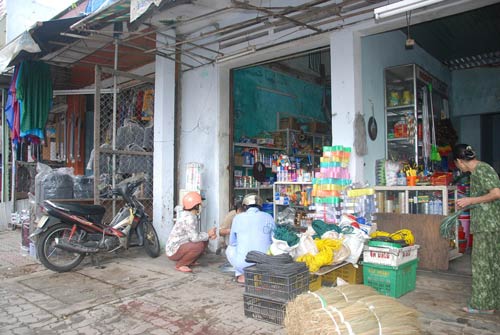Lo siêu bão, dân đổ xô đi mua hàng dự trữ - 9