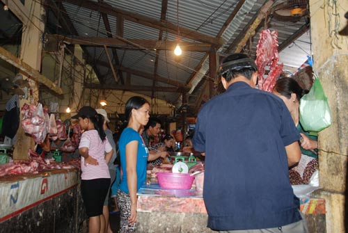 Lo siêu bão, dân đổ xô đi mua hàng dự trữ - 4