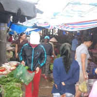 Tin tức trong ngày - Lo siêu bão, dân đổ xô đi mua hàng dự trữ