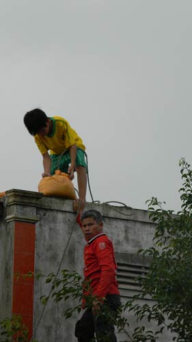 Dân miền Trung bắt đầu chạy siêu bão HaiYan - 8