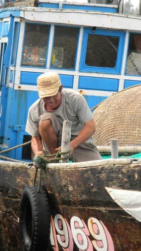 Dân miền Trung bắt đầu chạy siêu bão HaiYan - 12