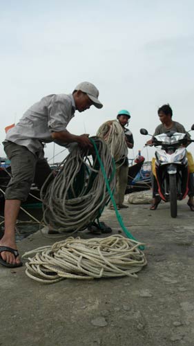 Dân miền Trung bắt đầu chạy siêu bão HaiYan - 11