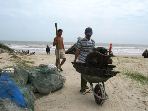 Dân miền Trung bắt đầu chạy siêu bão HaiYan - 24