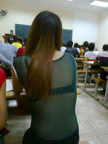 Áo trong suốt "bủa vây" giảng đường - 2
