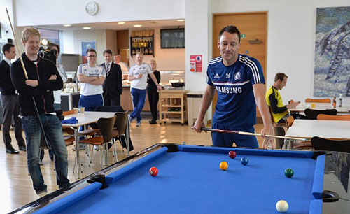 Tay cơ số 1 thế giới đọ tài John Terry - 2