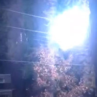 Tin tức trong ngày - Top 5 clip: "Cầu lửa" bốc cháy trên... dây điện