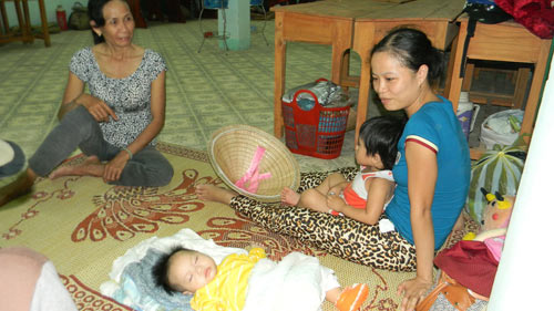 Dân "chạy" vào khách sạn tránh bão Haiyan - 3