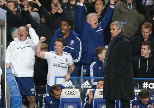 Chelsea chia điểm, Mourinho không hài lòng - 1