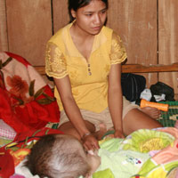 Tin tức trong ngày - Nỗi buồn thảm của người mẹ sinh ra "ma rừng"