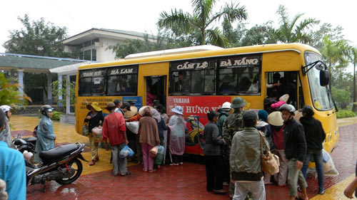 Thoát siêu bão, hàng nghìn người dân trở về nhà - 2