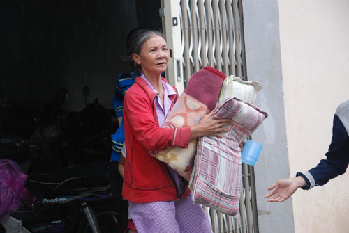 Thoát siêu bão, hàng nghìn người dân trở về nhà - 4