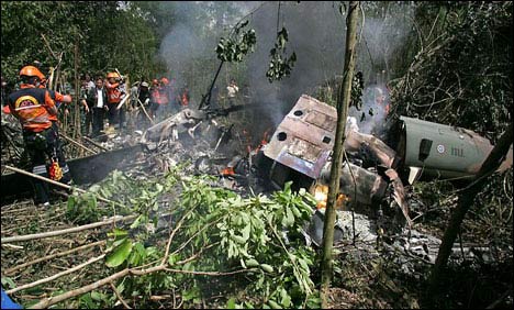 Indonesia: Rơi trực thăng quân sự, 13 người chết - 1