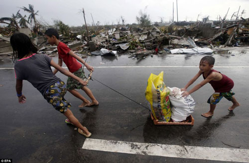 Cảnh tang thương sau bão Haiyan ở Philippines - 7